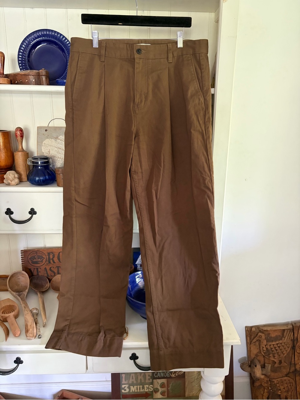 KOTN Men's Brown Straight-Leg Jeans